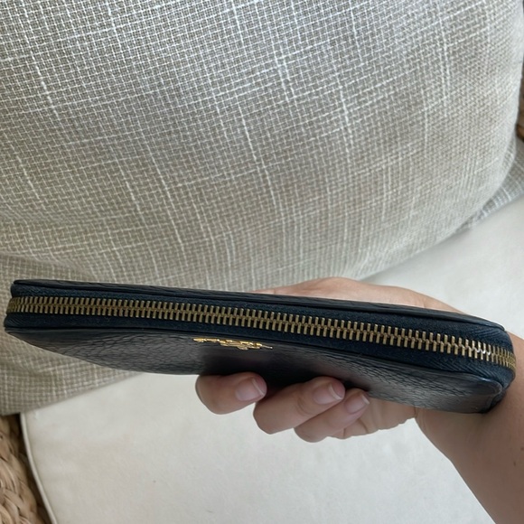 Authentic Prada Pebble Leather Zip Around Zippy Wallet in Black - Picture 5 of 11